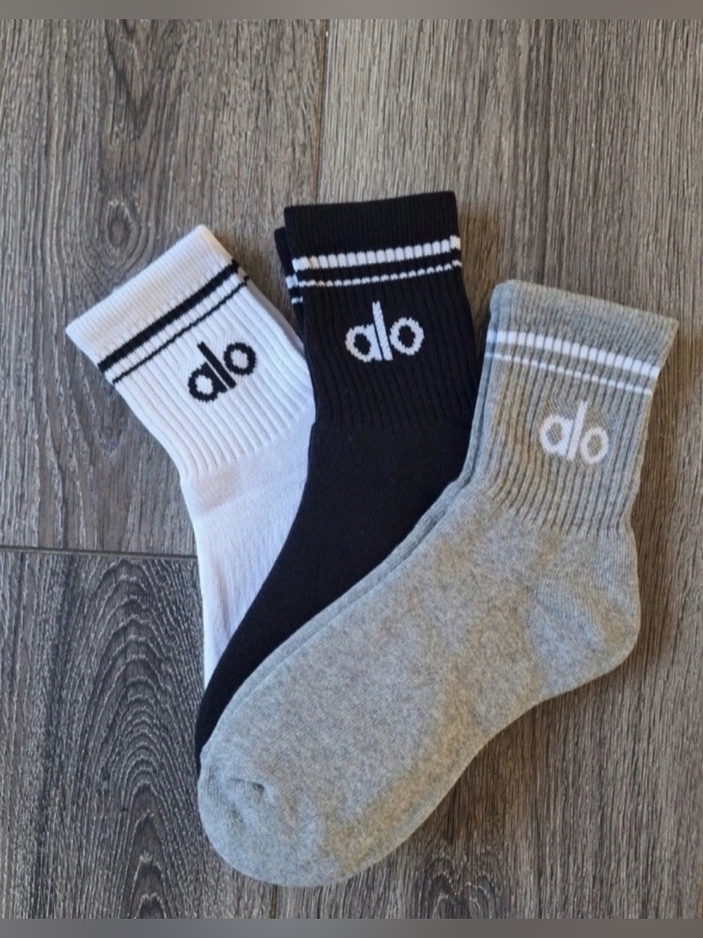 Alo Throwback socks 3 pairs brand new
